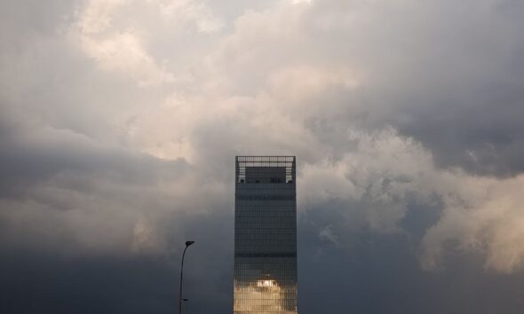 https://www.quotidianopiemontese.it/wp-content/uploads/2025/08/grattacielo-regione-piemonte-tramonto-nuvoloso-590x354.jpg