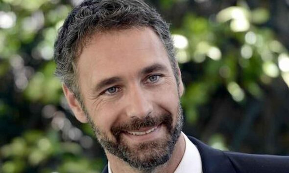 https://www.quotidianopiemontese.it/wp-content/uploads/2025/08/raoul-bova-590x354.jpg