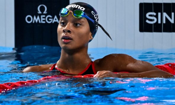 https://www.quotidianopiemontese.it/wp-content/uploads/2025/08/sara_curtis_piscina-590x354.jpg