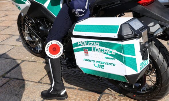 https://www.quotidianopiemontese.it/wp-content/uploads/2025/09/Foto-moto-Polizia-locale-2-590x354.jpg