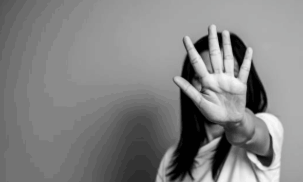 Asti, orrore in famiglia: ha schiavizzato sessualmente la sua figliastra per 22 anni