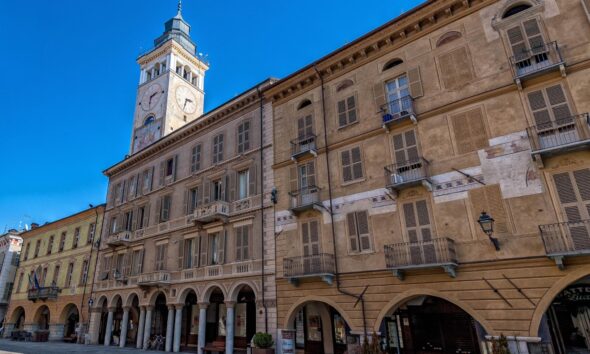https://www.quotidianopiemontese.it/wp-content/uploads/2025/11/torre-civica-cuneo-590x354.jpg