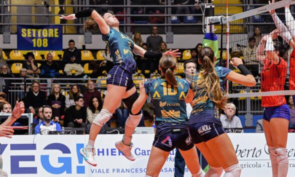 https://www.quotidianopiemontese.it/wp-content/uploads/2025/12/chiari-vasas-volley-590x354.jpg