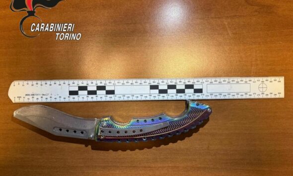 https://www.quotidianopiemontese.it/wp-content/uploads/2025/12/rapina-coltello-590x354.jpg