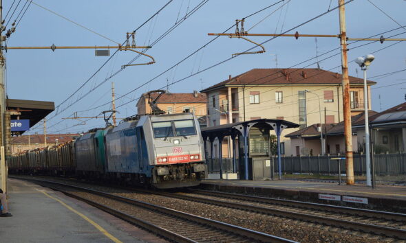 https://www.quotidianopiemontese.it/wp-content/uploads/2026/01/Stazione_Treno_NC_a_Trecate-590x354.jpeg