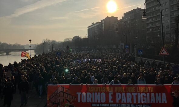 https://www.quotidianopiemontese.it/wp-content/uploads/2026/01/corteo-torino-2-e1769875113174-590x354.jpg
