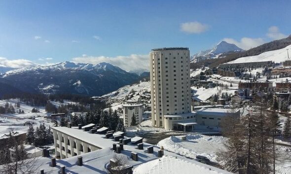 https://www.quotidianopiemontese.it/wp-content/uploads/2026/01/torre-rossa-sestriere-590x354.jpg