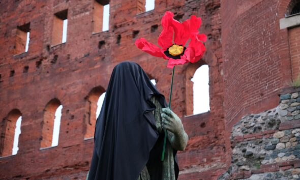 https://www.quotidianopiemontese.it/wp-content/uploads/2026/04/extinction-rebellion_statue_torino_25aprile-590x354.jpg