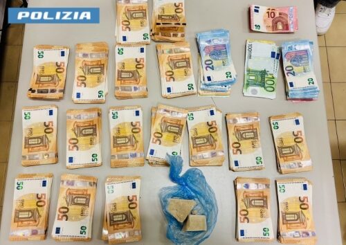 https://www.quotidianopiemontese.it/wp-content/uploads/2026/04/soldi-e-droga-sequestrati-500x354.jpg