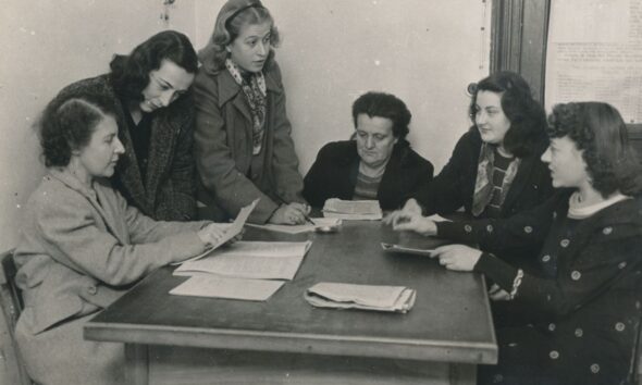 https://www.quotidianopiemontese.it/wp-content/uploads/2026/05/Commissione-femminile-del-Partito-socialista-italiano-Federazione-torinese-1946-autore-Luigi-Bertazzini-Fondazione-Gaetano-Salvemini-di-studi-storici-590x354.jpg