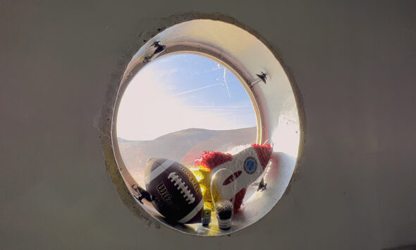 https://www.quotidianopiemontese.it/wp-content/uploads/2026/05/OFF_A-Planet-Painted-by-Hand_05-590x354.jpg