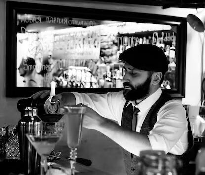 https://www.quotidianopiemontese.it/wp-content/uploads/2026/05/bartender-1-415x354.jpeg