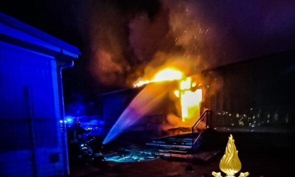 https://www.quotidianopiemontese.it/wp-content/uploads/2026/05/incendio-grugliasco-1-590x354.jpg