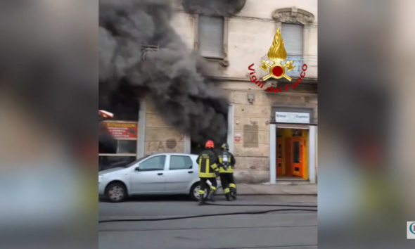 https://www.quotidianopiemontese.it/wp-content/uploads/2026/05/incendio-negozio-monopattini-torino-590x354.png