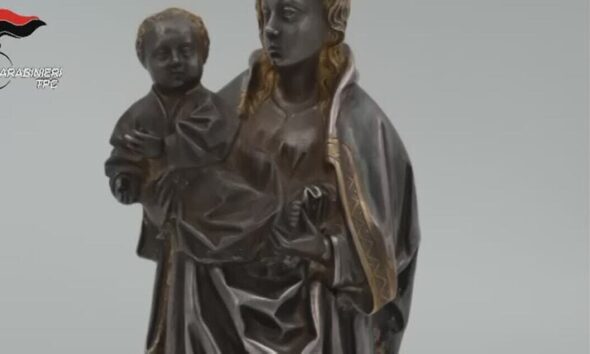 https://www.quotidianopiemontese.it/wp-content/uploads/2026/05/madonna-col-bambino-reliquiario-duomo-di-chieri-590x354.jpeg