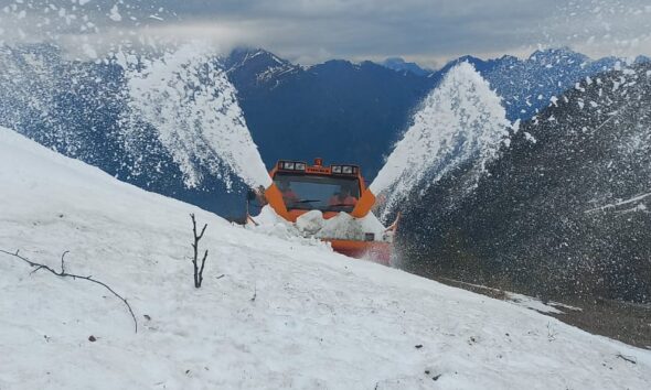 https://www.quotidianopiemontese.it/wp-content/uploads/2026/05/sgombero_neve_SP-172_Colle_Finestre_05_05_2026_1-e1778004064834-590x354.jpeg