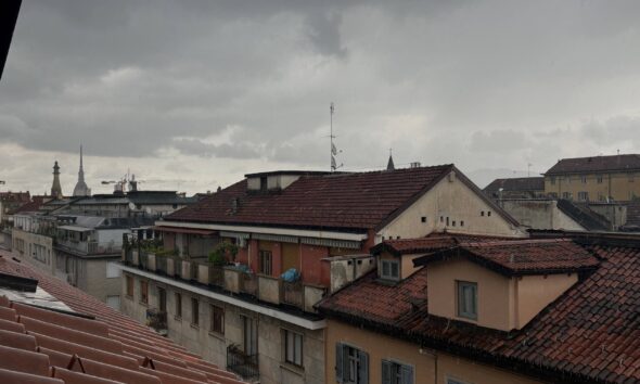 https://www.quotidianopiemontese.it/wp-content/uploads/2026/05/tetti-torino-590x354.jpg