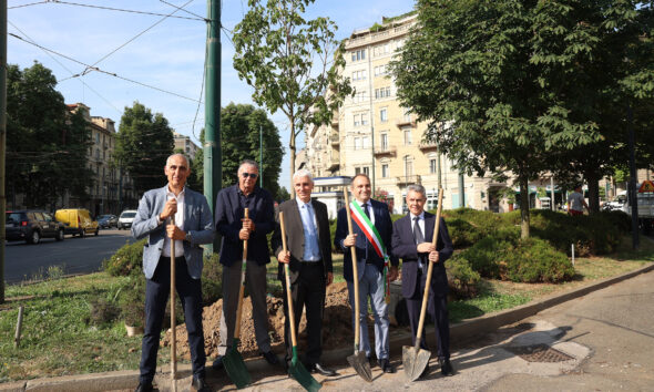 https://www.quotidianopiemontese.it/wp-content/uploads/2026/06/Corso-Re-Umberto-messa-a-dimora-03-590x354.jpg