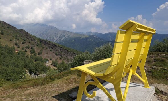 https://www.quotidianopiemontese.it/wp-content/uploads/2026/06/Panchina-gigante-big-bench-giaveno-590x354.jpeg