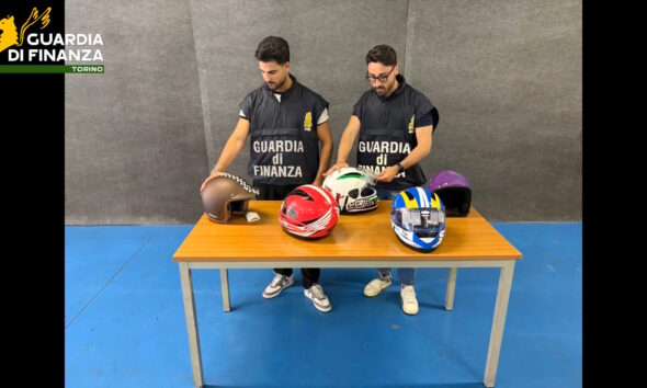 https://www.quotidianopiemontese.it/wp-content/uploads/2026/06/caschi-sequestrati-torino-590x354.jpg