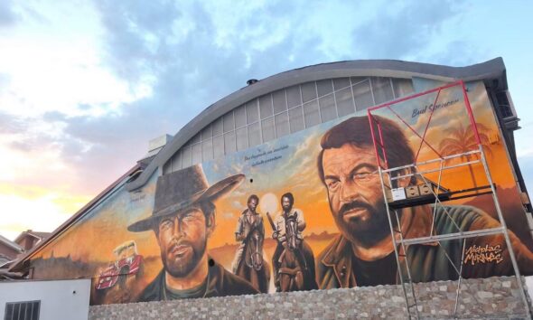 https://www.quotidianopiemontese.it/wp-content/uploads/2026/06/murales-bud-spencer-terence-hill-nichelino-590x354.jpg