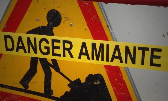 https://www.quotidianopiemontese.it/wp-content/uploads/2026/07/amianto-cartello-danger-590x354.jpg
