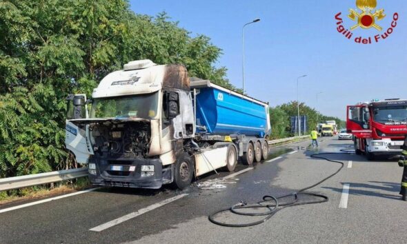 https://www.quotidianopiemontese.it/wp-content/uploads/2026/07/autoarticolato-in-fiamme-tangenziale-di-novara-590x354.jpeg