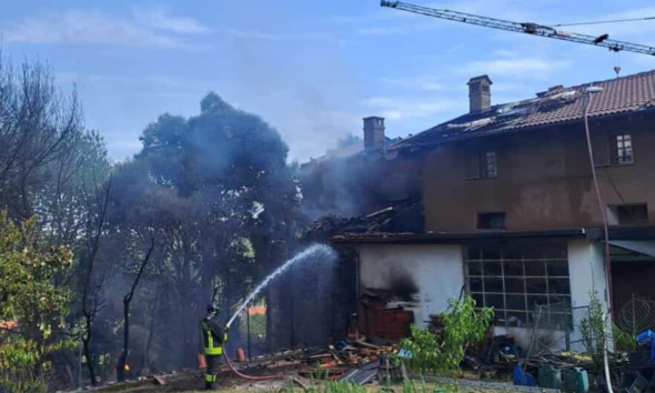 https://www.quotidianopiemontese.it/wp-content/uploads/2026/07/incendio-lessolo-590x354.png