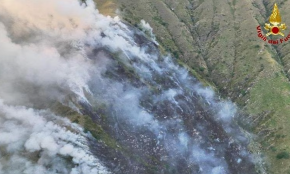 https://www.quotidianopiemontese.it/wp-content/uploads/2026/07/incendio-vco-590x354.png