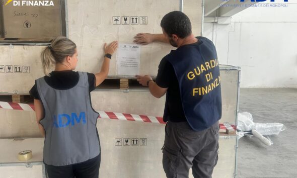 https://www.quotidianopiemontese.it/wp-content/uploads/2026/07/prodotti-tecnologici-sequestrati-590x354.jpg