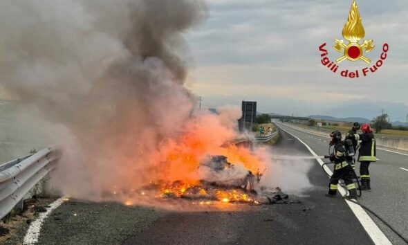 https://www.quotidianopiemontese.it/wp-content/uploads/2026/07/vigili-del-fuoco-auto-incendio-a26-590x354.jpeg