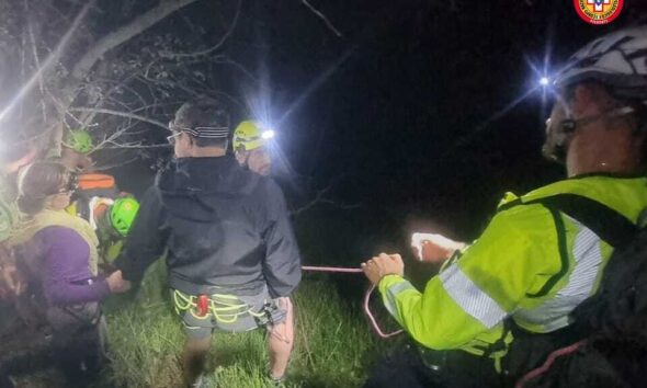 https://www.quotidianopiemontese.it/wp-content/uploads/2026/08/escursionisti-francesi-salvati-monte-nebin-soccorso-alpino-notte-590x354.jpeg