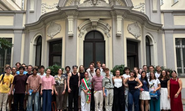 https://www.quotidianopiemontese.it/wp-content/uploads/2026/08/palazzo-civico-studenti-europei-590x354.jpeg