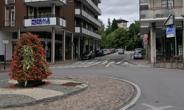 https://www.quotidianopiemontese.it/wp-content/uploads/2026/08/via-roma-via-trieste-arona-590x354.png