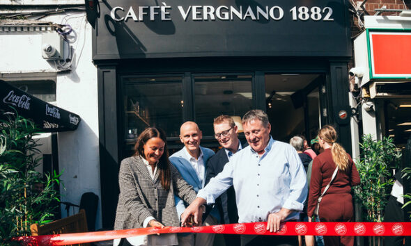 https://www.quotidianopiemontese.it/wp-content/uploads/2026/09/Apertura-Caffe-Vergnano-a-Limerik-con-Carolina-Vergnano-590x354.jpeg