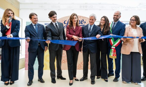 https://www.quotidianopiemontese.it/wp-content/uploads/2026/09/PastiglieLeone_InaugurazioneFabbricaFelicita-018-590x354.jpeg