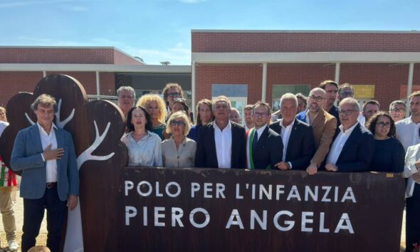 A Beinette inaugurato il nuovo polo dell’infanzia dedicato a Piero Angela: alla cerimonia ha partecipato il figlio Alberto