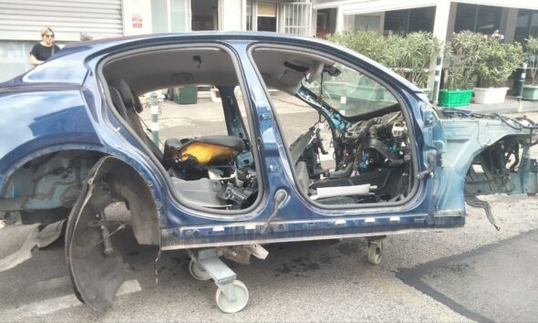 https://www.quotidianopiemontese.it/wp-content/uploads/2026/09/auto-smontata-torino-piazza-guala-qp-590x354.jpg