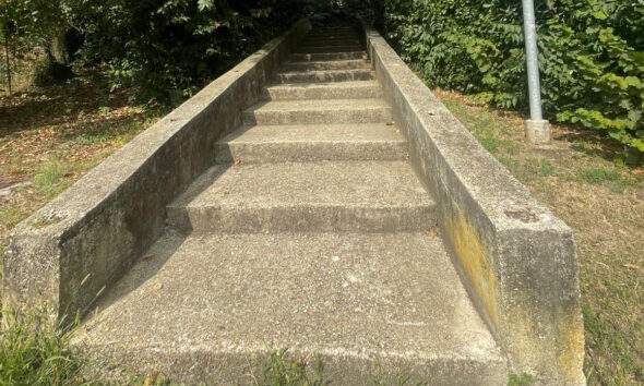 https://www.quotidianopiemontese.it/wp-content/uploads/2026/09/scala-partigiane-alpignano-590x354.jpg