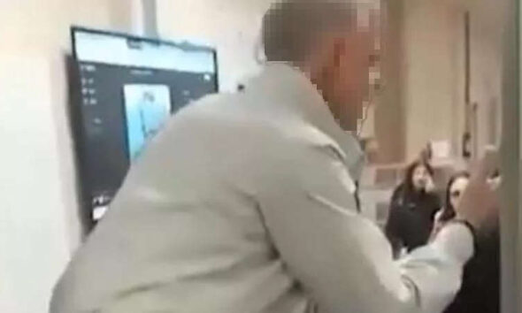 https://www.quotidianopiemontese.it/wp-content/uploads/2026/10/professore-Giolitti-Torino-alza-le-mani-contro-studente-590x354.jpg